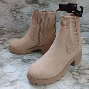 NWT No Boundaries Platform Tan Faux Suede Boots Size 10 Wide